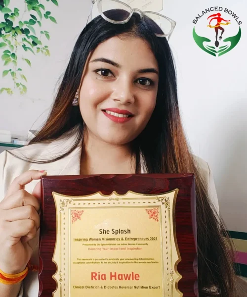Dt. Ria Hawle holding Award of best dietitian.